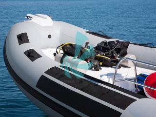bateau semi-rigide pour club de plongée Cayman 23