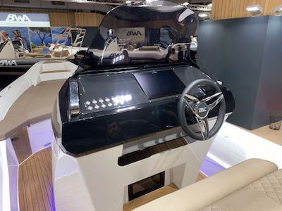 BSC B-1 steering console for sale at Amber Yachting - Mandelieu