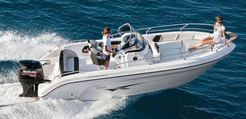 Ranieri Voyager 21S navigue avec 2 personnes, a vendre chez Amber Yachting