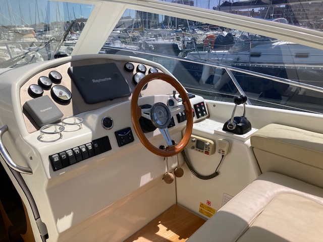 Jeanneau Prestige 30 S steering station with Raymarine equipment and mahogany steering wheel